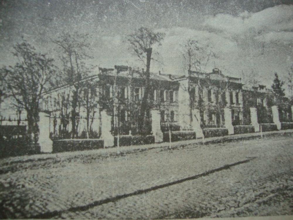 Земське реальне училище, в якому працював В.М. Ястребов (нині приміщення машинобудівного технікуму).